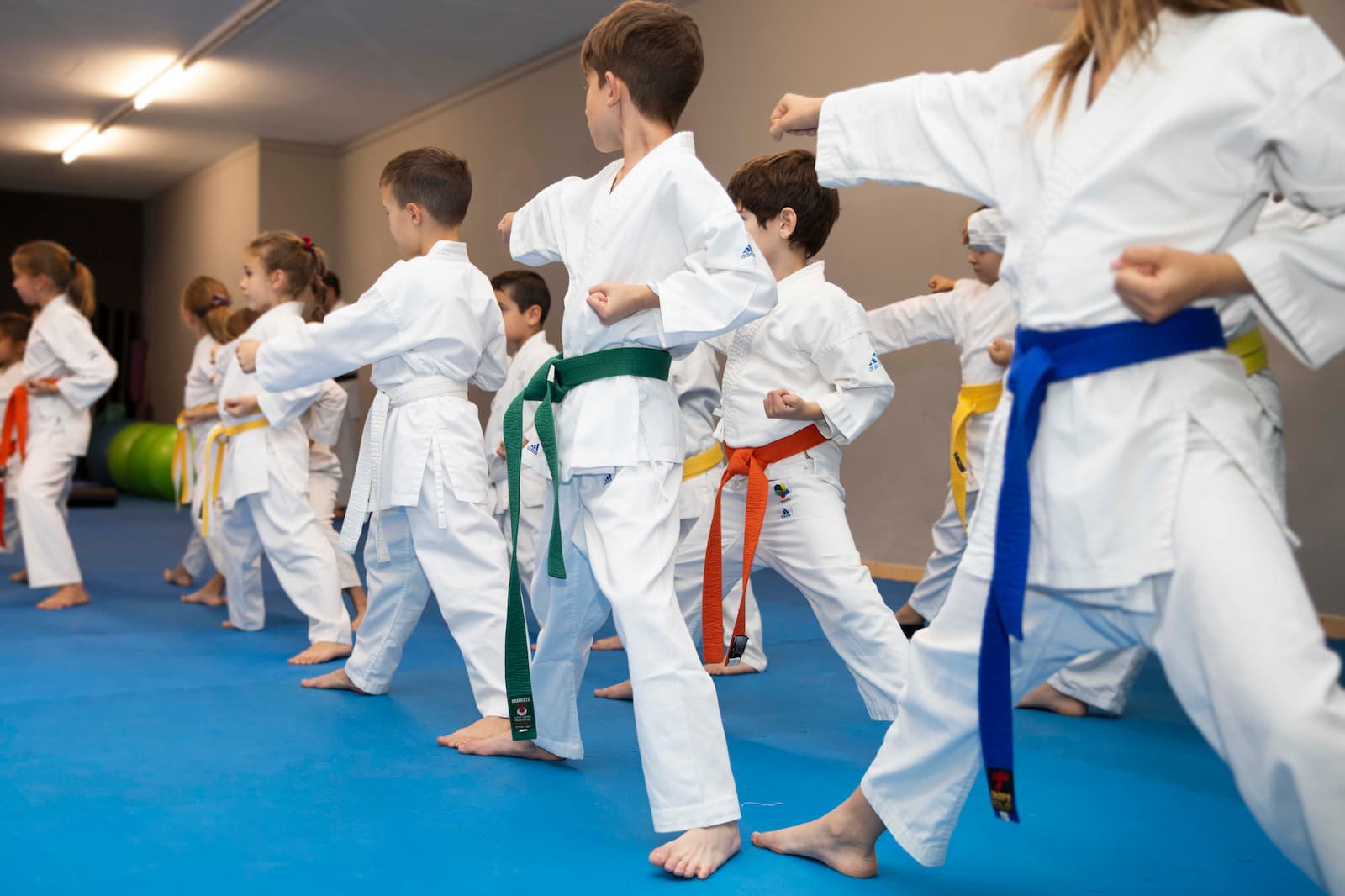 Fotógrafo corporativo en Valencia capturando al equipo humano trabajando.