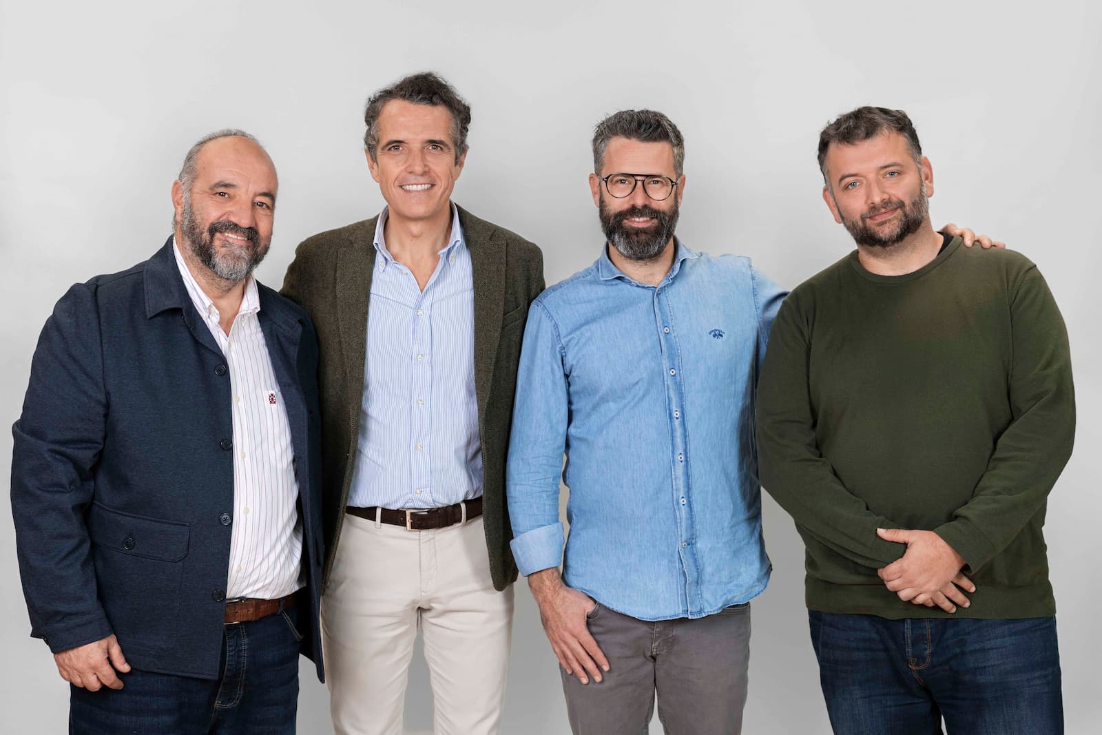 Equipo de socios fundadores de firma de servicios profesionales.